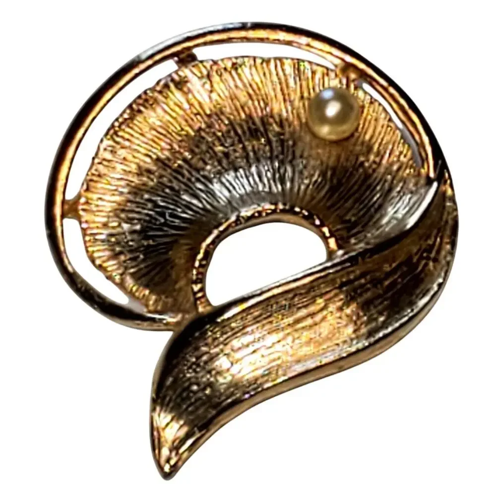 Gold Tone Swirl Faux Pearl Brooch Pin 1.5